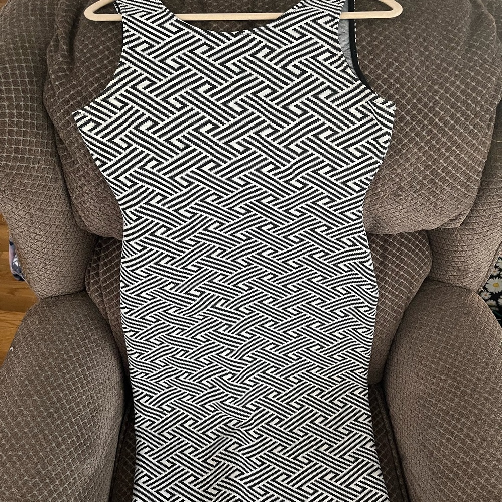 RD Style Black and White Geometric Midi Dress